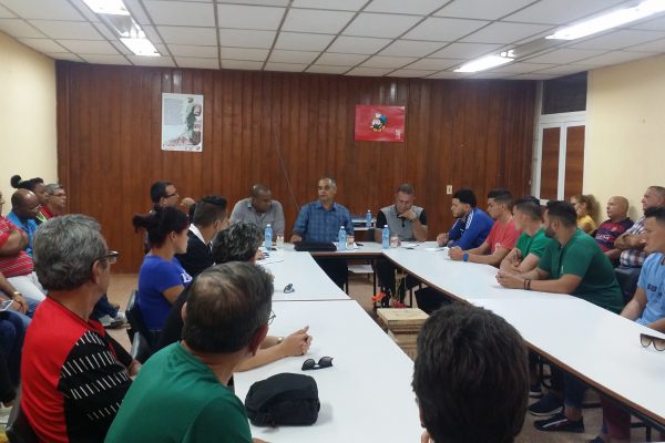 Sostiene el titular del INDER encuentro con estudiantes y profesores de la Facultad de Cultura Física de la UNICA