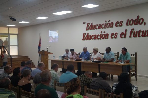 Visita presidente cubano la universidad Máximo Gómez Báez