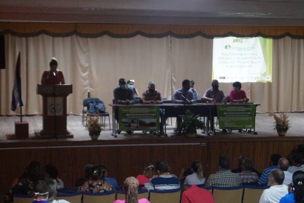 Sesiona en la UNICA II Taller Vínculo Universidad- Empresa AZCUBA
