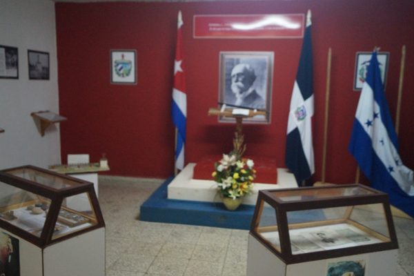 Preserva Sala de Historia uniqueña memoria y acción de El Generalísimo