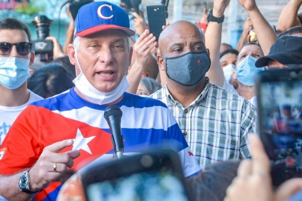 Tángana en el trillo, en defensa de la democracia socialista