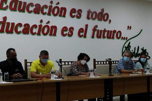 Intercambian Diputados de la Asamblea Nacional del Poder Popular con una representación de la universidad avileña