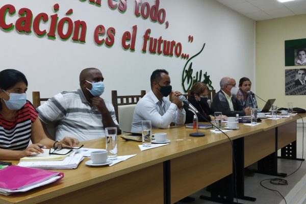 Visita la UNICA la Directora General de Ciencia y Posgrado del MES