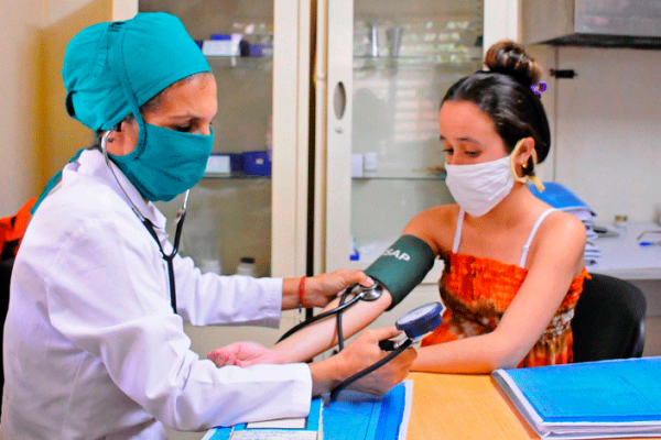 La Medicina al lado izquierdo del pecho