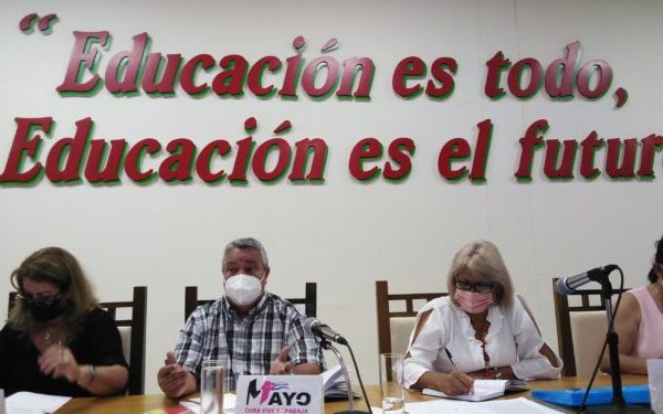 Duro batallar en empresas con pérdidas (+Fotos)