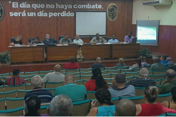 Revisan vínculos entre la Universidad y las empresas en Ciego de Ávila