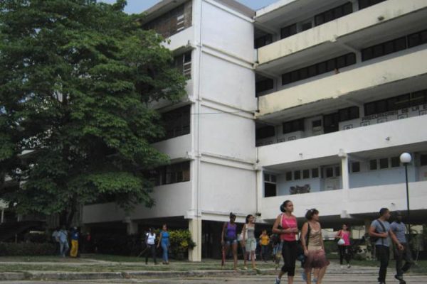Cumple 55 años la primera universidad creada por la Revolución